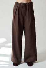 Load image into Gallery viewer, Laure tailored trousers, brown