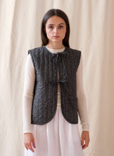 Load image into Gallery viewer, Anaïs quilted vest, black