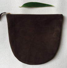 Load image into Gallery viewer, Clutch Louna - Chocolat Noir